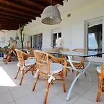 Scenic Retreat, Panoramic Near Pula Chia Holiday home