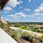 Scenic Retreat, Panoramic Near Pula Chia Holiday home *
