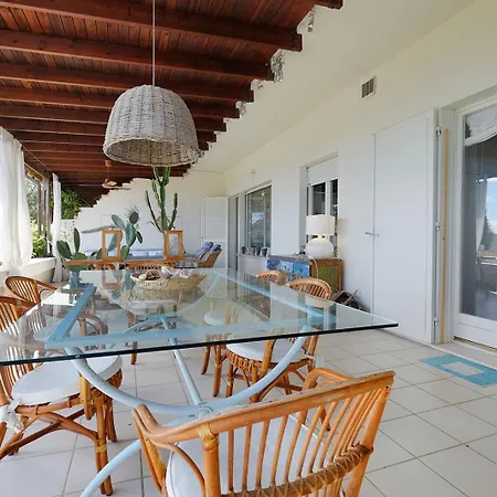 Scenic Retreat, Panoramic Near Pula Chia Ferienhaus *