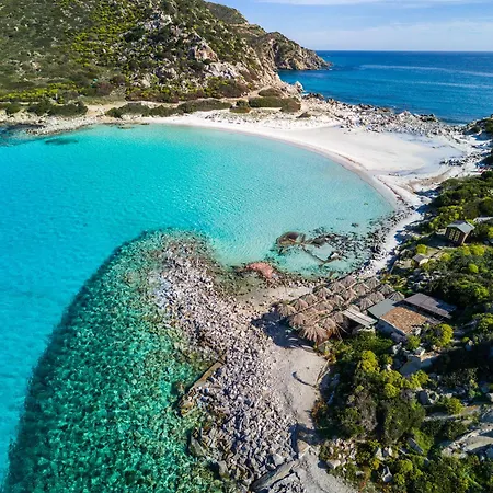 Scenic Retreat, Panoramic Near Pula Chia Ferienhaus *